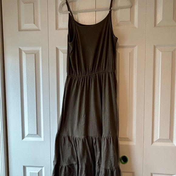 Knox Rose Dresses & Skirts - Knox Rose Medium olive tiered midi dress
